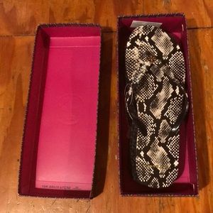 NWT Tory Burch flip flops